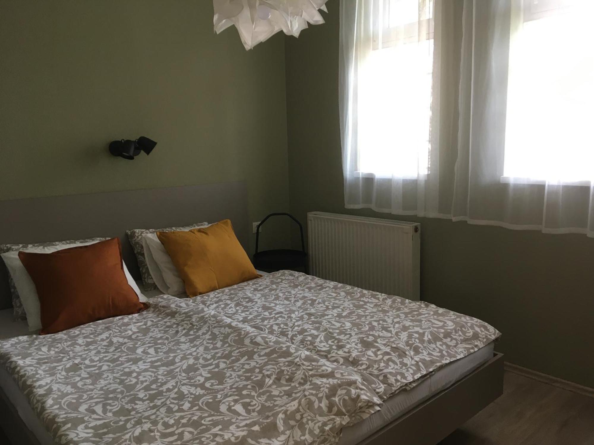 Apartmanhaz *